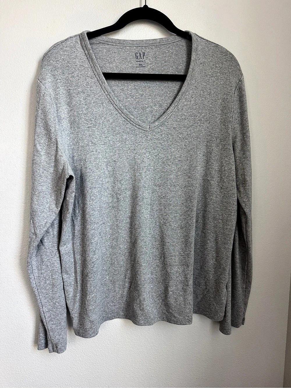 GAP Modern V-Neck T-Shirt Long Sleeve Gray